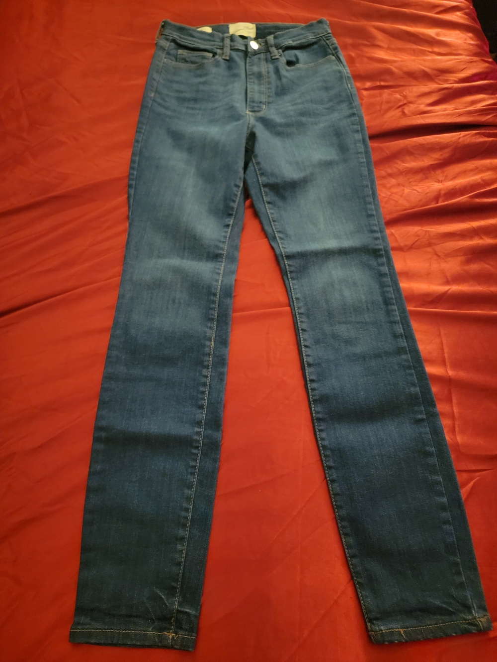 Universal Thread Women’s Skinny Jeans in Dark Blue Wash